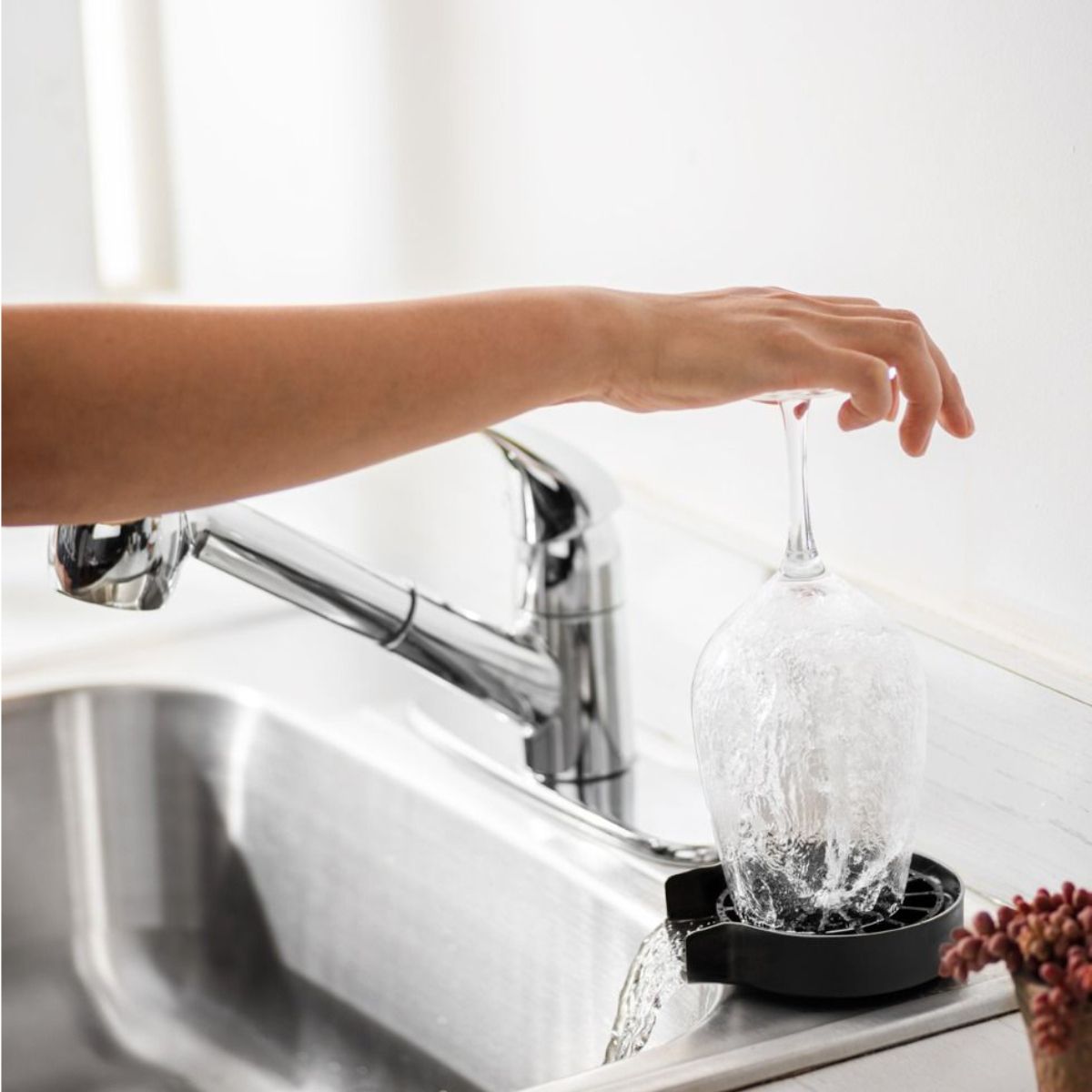 Glass Rinser For Kitchen Sinks with Wobble Plate